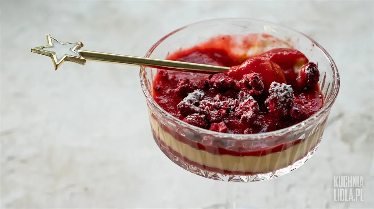 Pudding waniliowy z musem rabarbarowo-malinowym